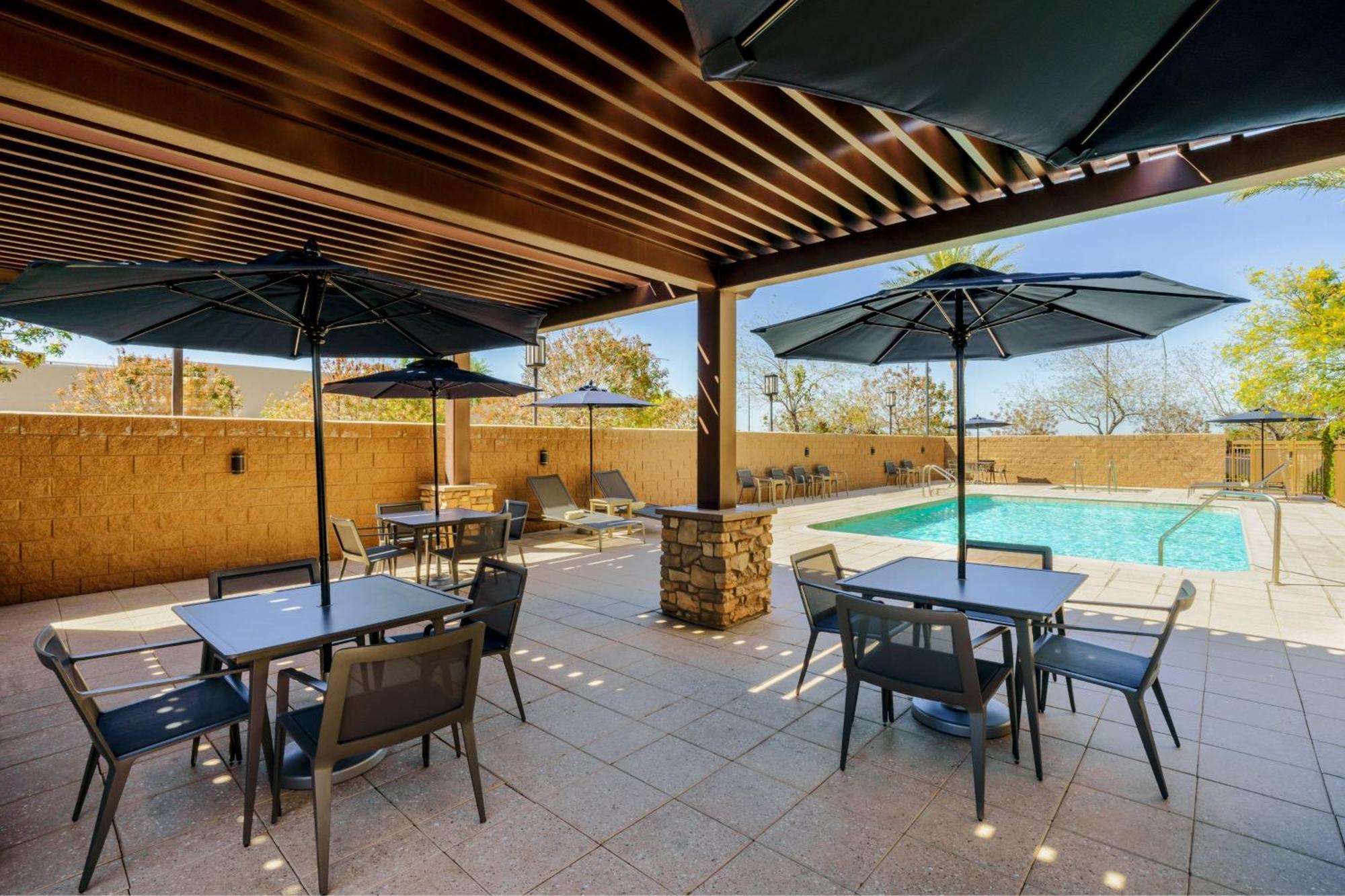 Courtyard By Marriott Phoenix Mesa Gateway Airport Eksteriør billede